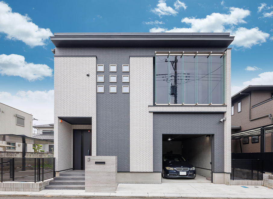 ガラスマリオンによる洗練された外観